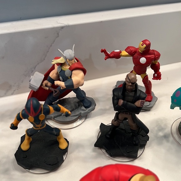 Disney Infinity 26 Figures/ Crystals - Picture 4 of 9